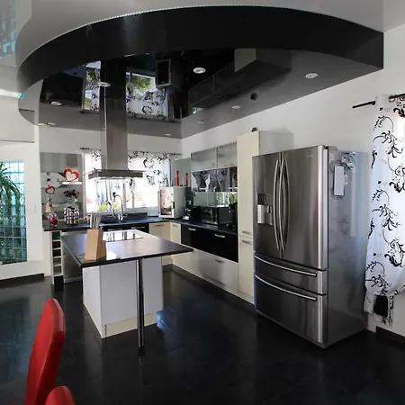 Ancolie Climatisee Avec Piscine Chauffee De Mai A Septembre *