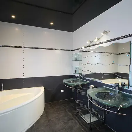 Ancolie Climatisee Avec Piscine Chauffee De Mai A Septembre * Magalas